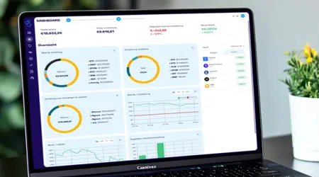 Een laptop met het dashbord van de Portfolio App