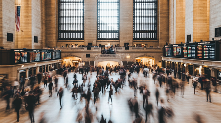 Een foto die de drukte afbeeld van een station